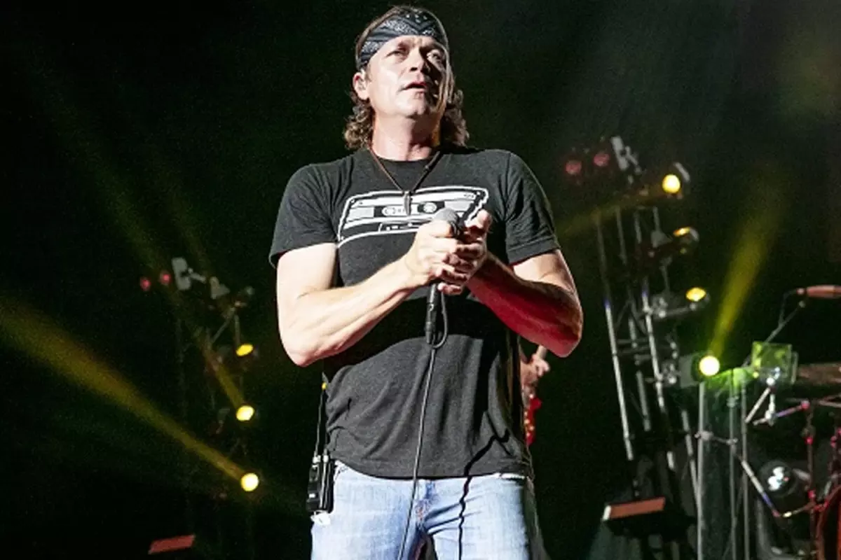 Rock dünyasından kötü haber! Brad Arnold dördüncü evre kanser