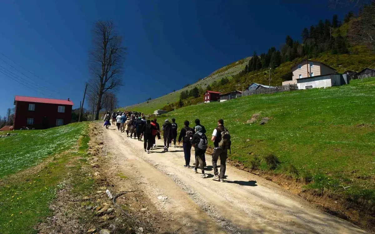 Sakarya Doğa Yürüyüşleri Hendek Dikmen Tepe Parkuru ile Devam Etti