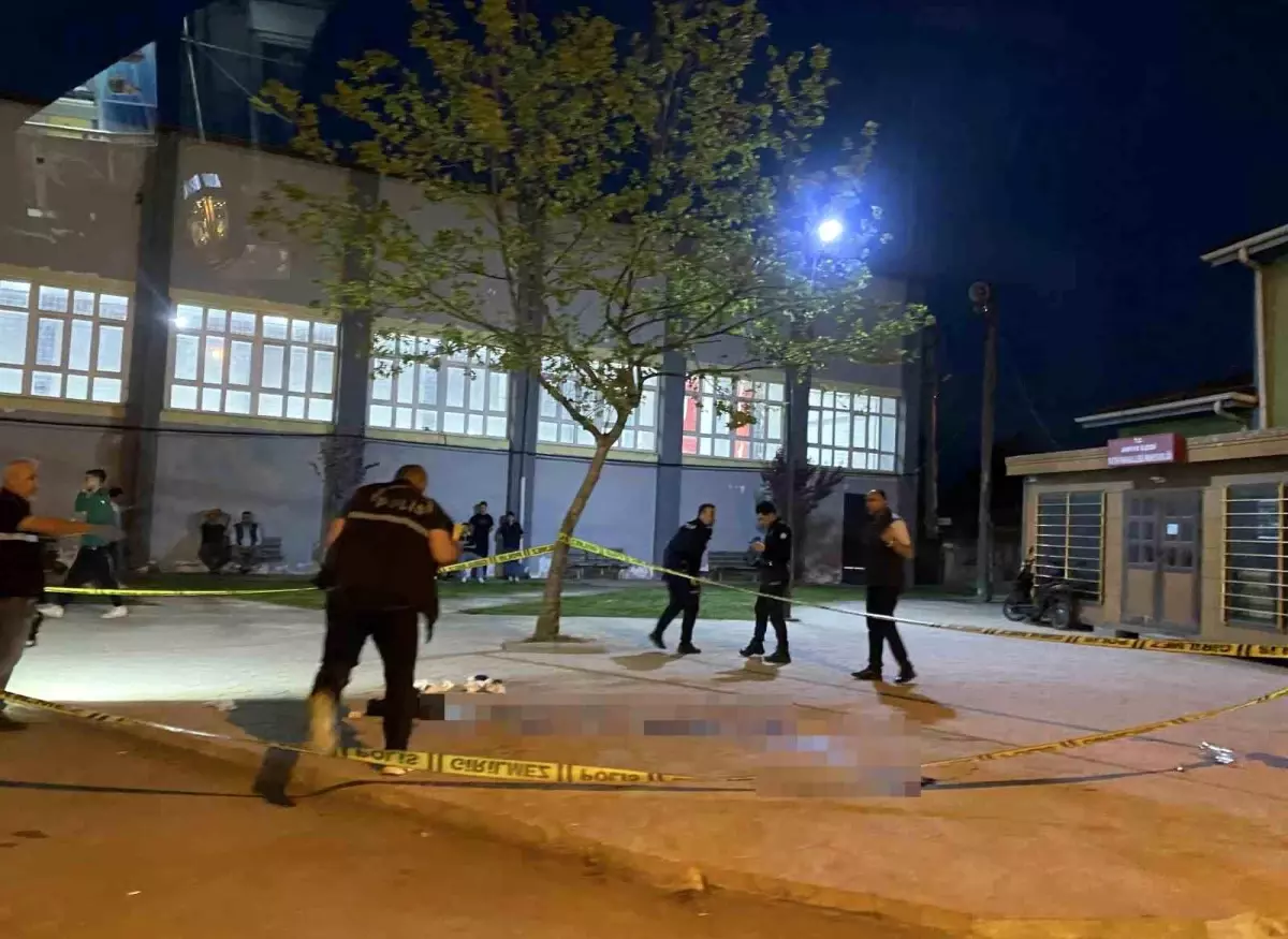 Sakarya’da Bıçaklı Kavga: 15 Yaşındaki Çocuk 17 Yaşlıyı Yaraladı
