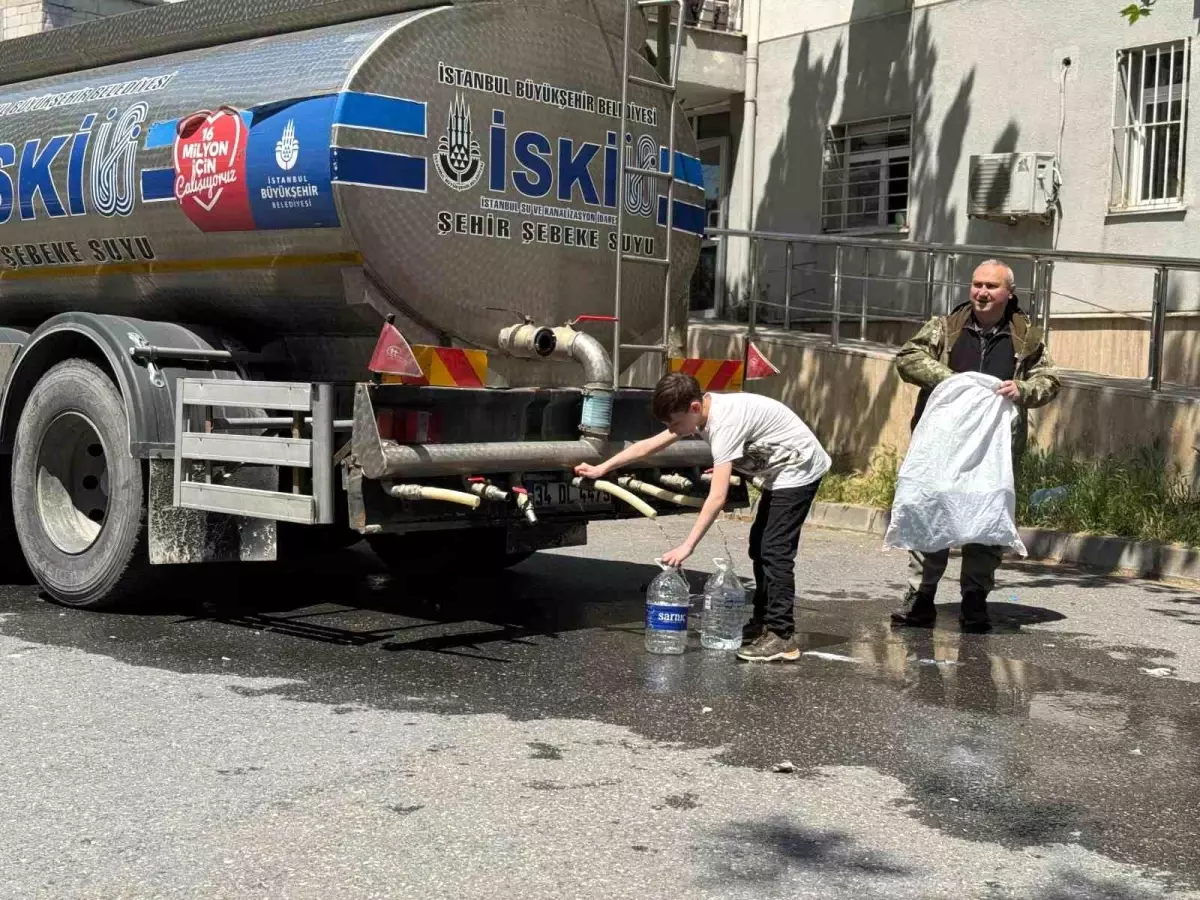 Sarıyer’de Yol Çökmesi, Ayazağa Mahallesi’nde Su Kesintisine Yol Açtı