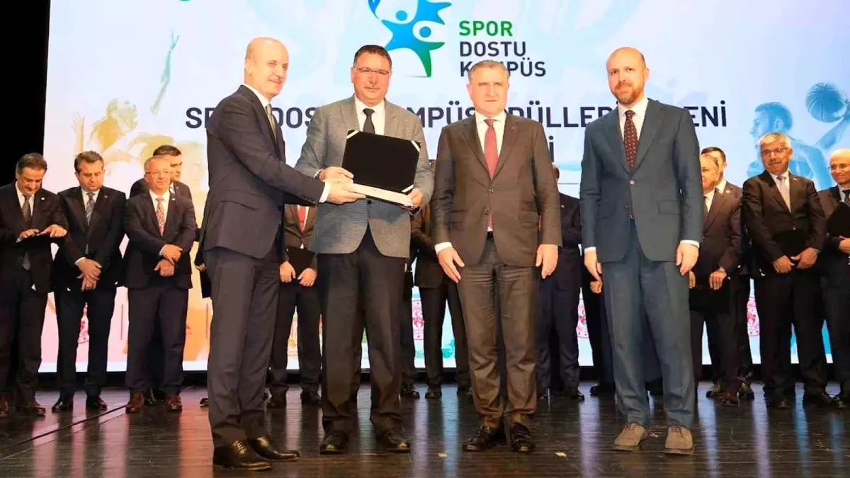 Selçuk Üniversitesi Spor Dostu Ödülü Aldı