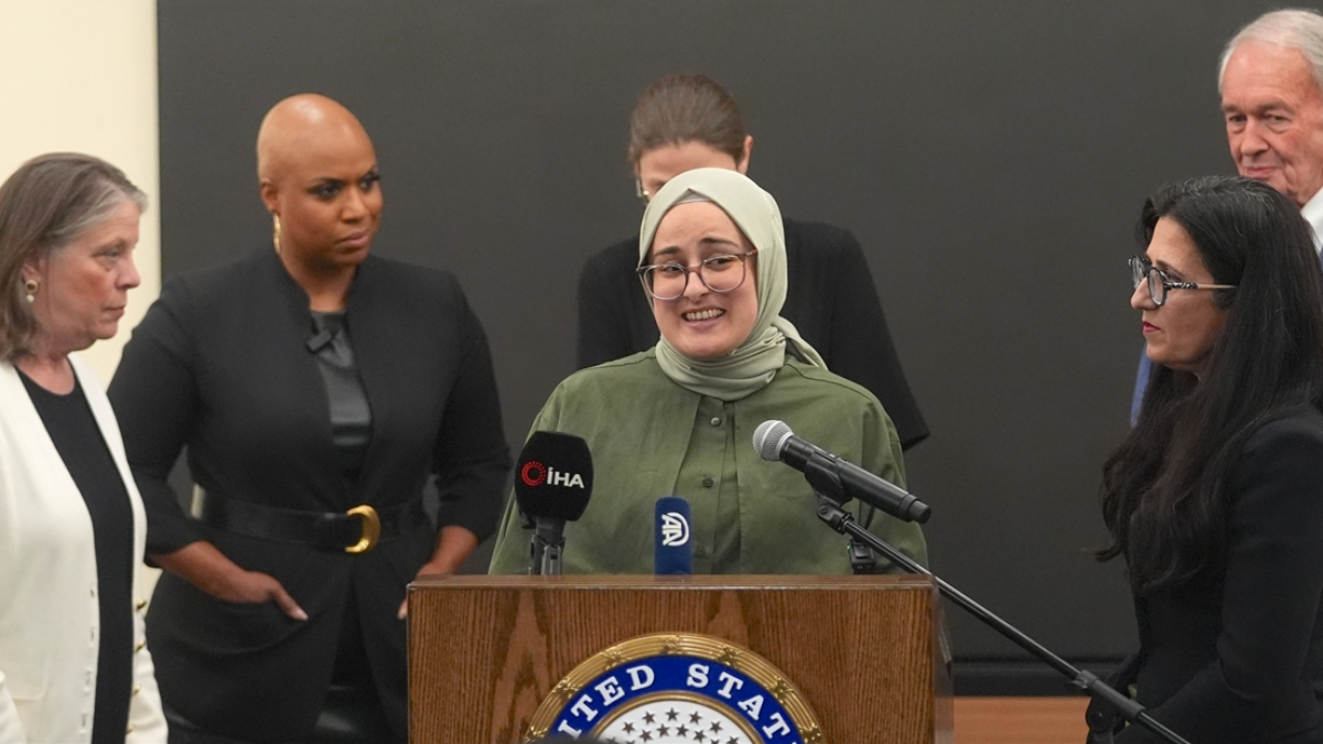 Serbest bırakılan Rümeysa Öztürk, Logan Havalimanı’nda basına konuştu