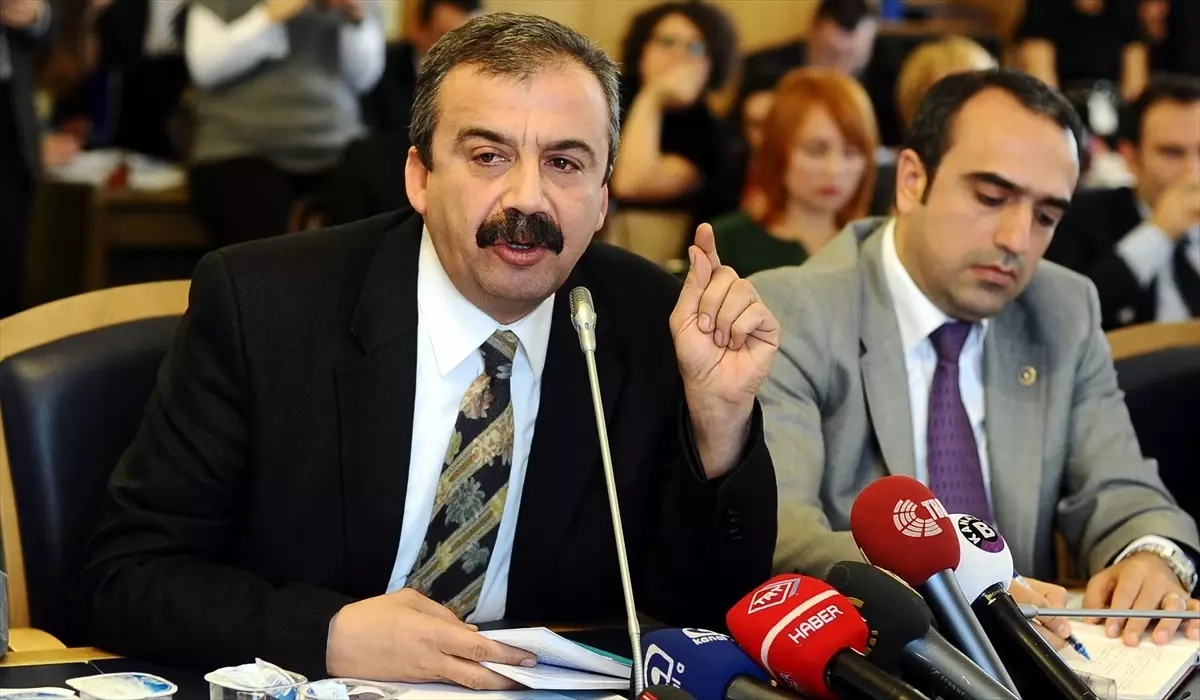 Sırrı Süreyya Önder Hayatını Kaybetti