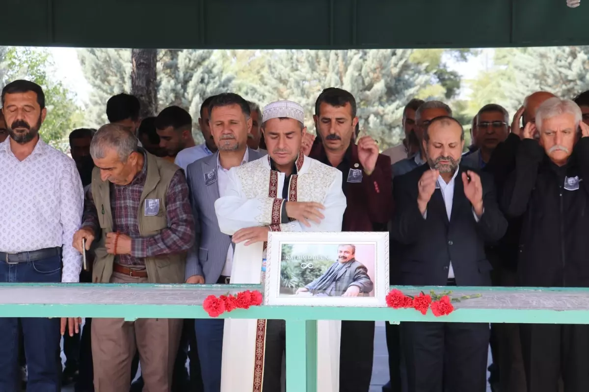 Sırrı Süreyya Önder için gıyabi cenaze namazı