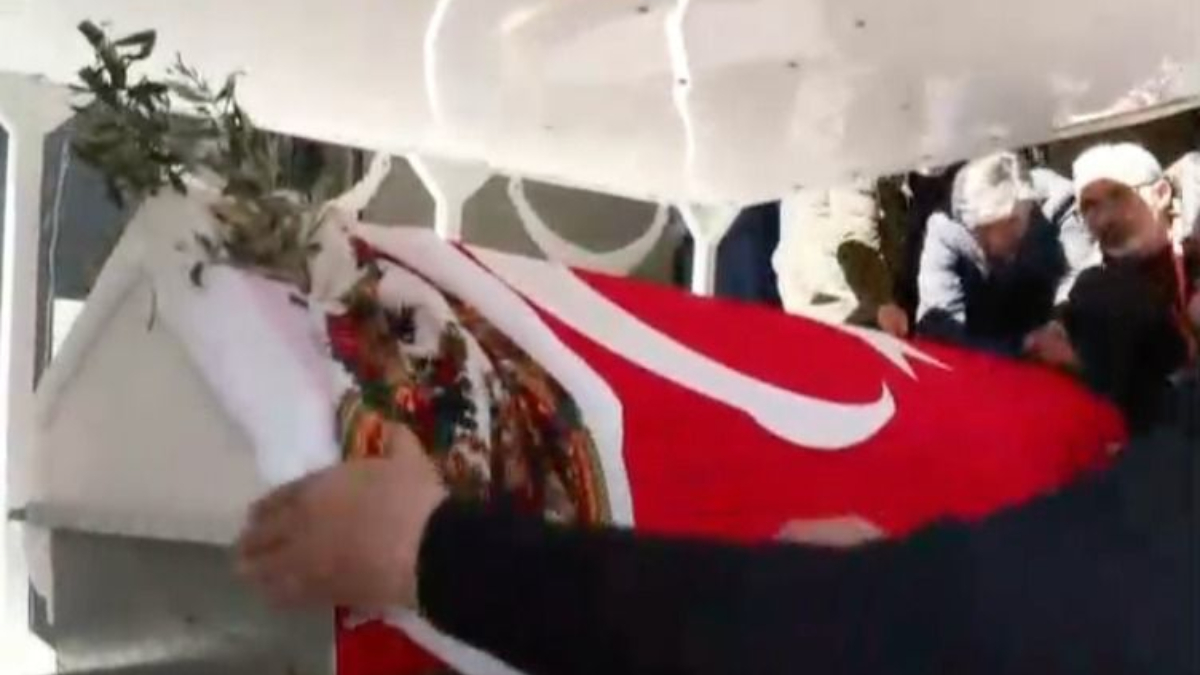 Sırrı Süreyya Önder’in tabutuna zeytin dalı konuldu