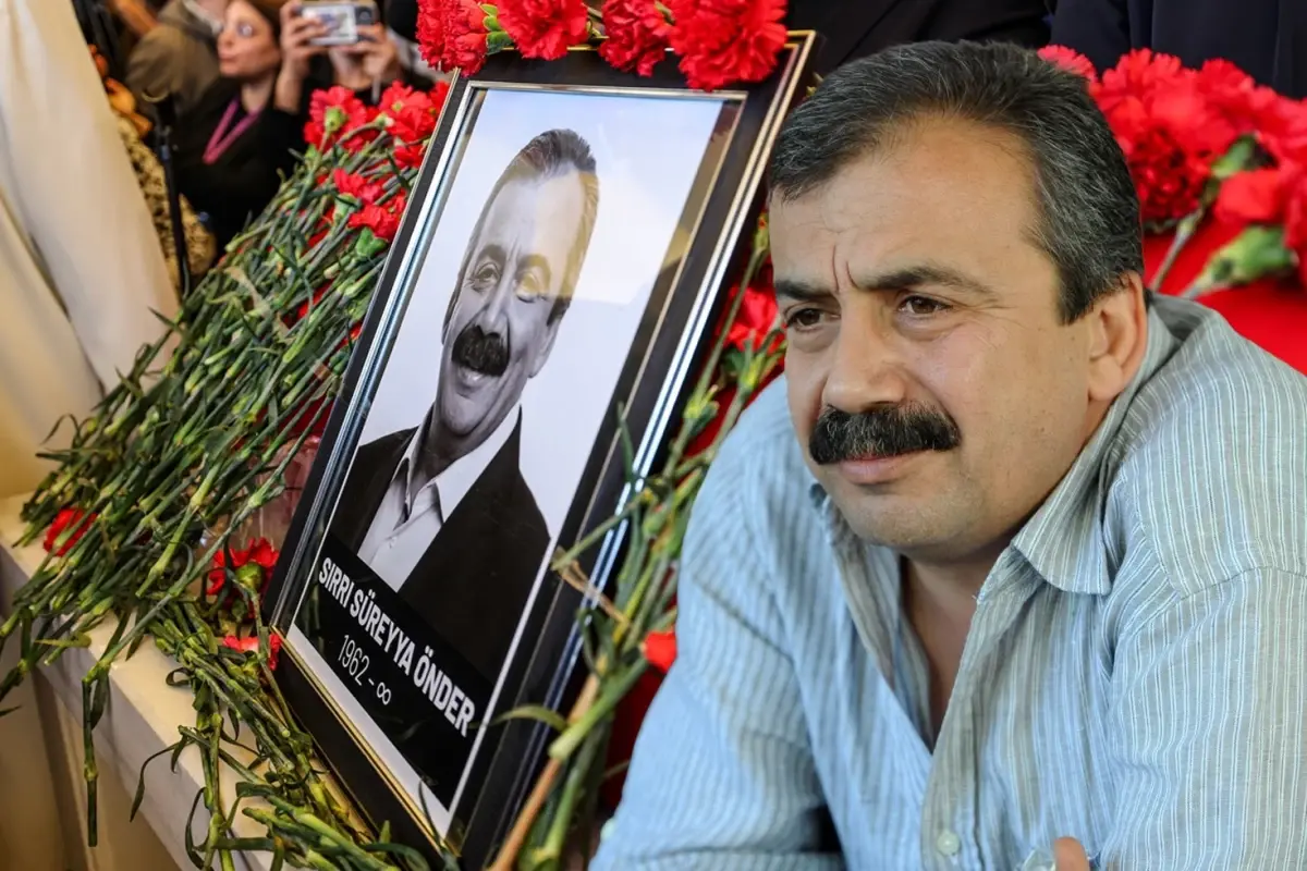 Sırrı Süreyya Önder’in “Türk müsünüz?” sorusuna yanıtı yeniden gündem oldu