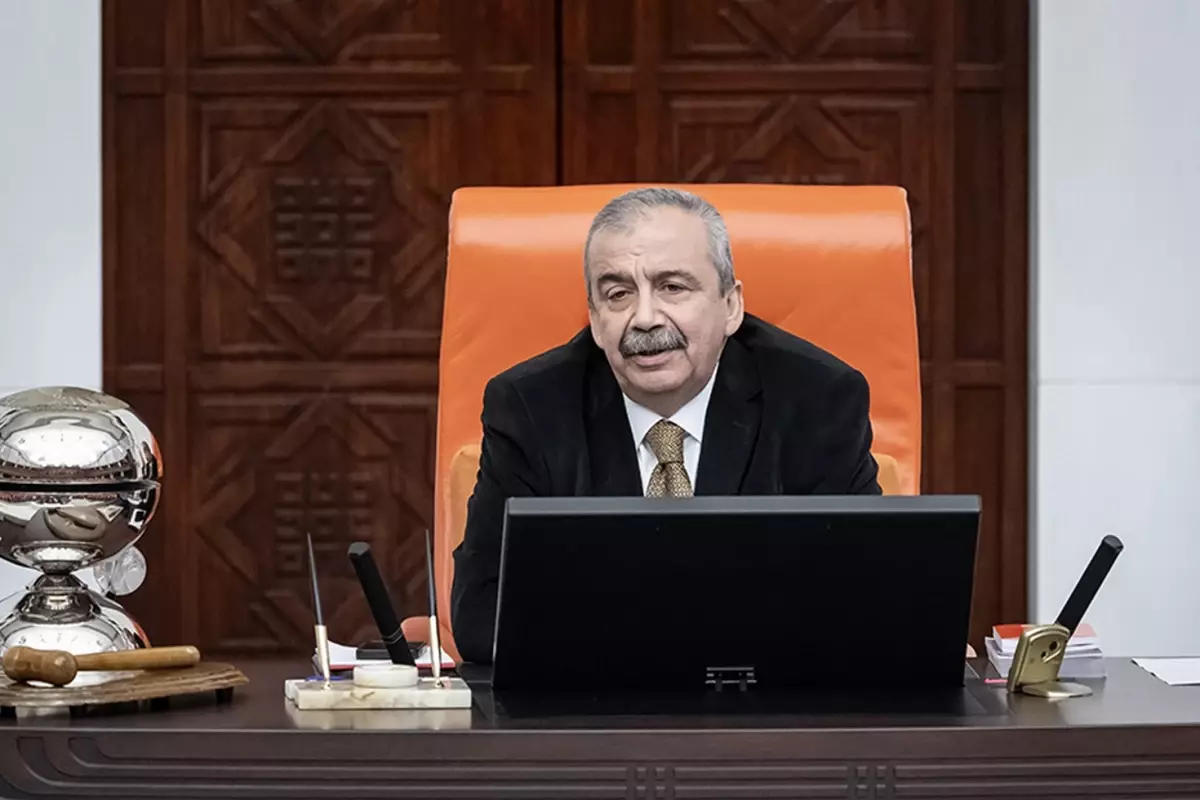 Sırrı Süreyye Önder renkli kişiliğiyle biliniyordu