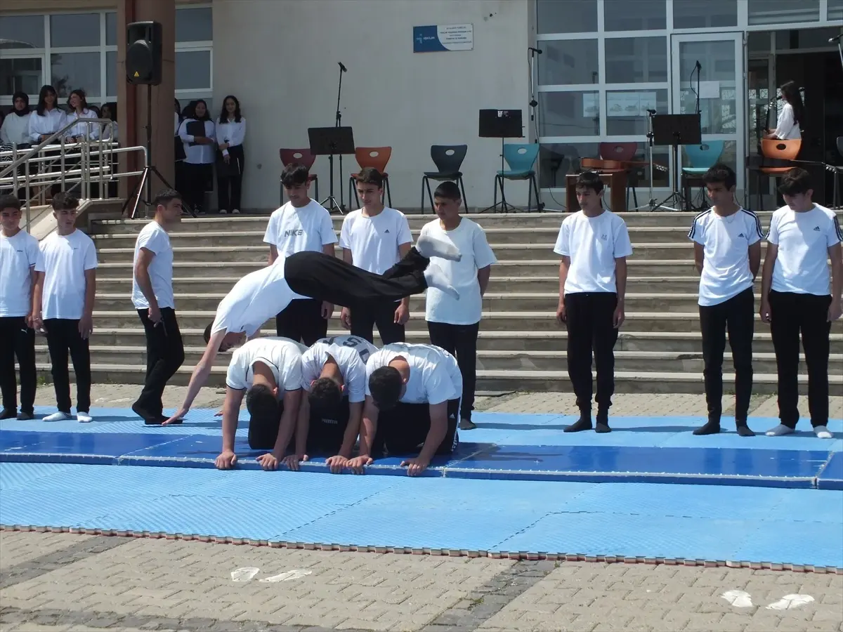 Sivas’ın ilçelerinde 19 Mayıs Atatürk’ü Anma, Gençlik ve Spor Bayramı kutlandı