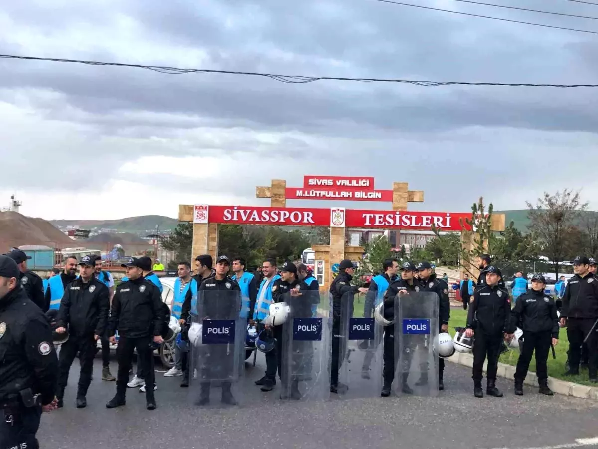 Sivasspor Taraftarı Takımı Protesto Etti