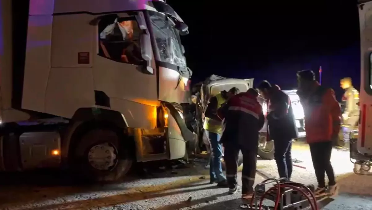 Sivas’ta Tır-Pikap Çarpışması: 1 Ölü
