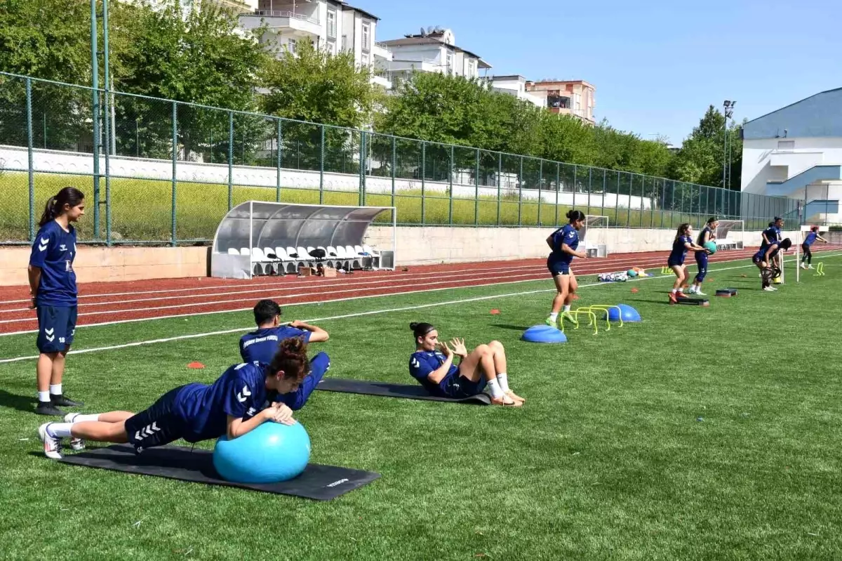 Siverek İdmanyurdu Kadın Futbol Takımı Play-Off’a Yükseldi