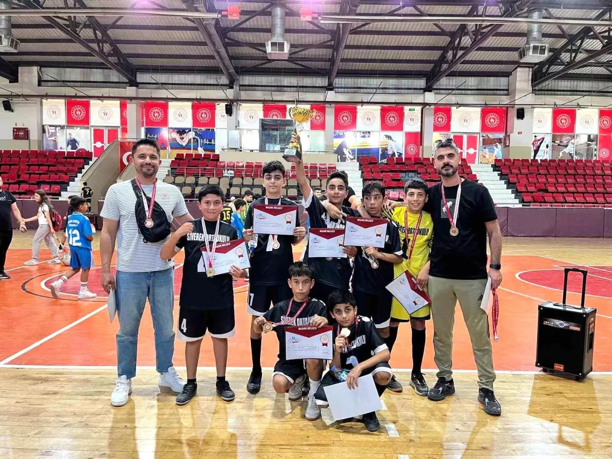 Siverek Ortaokulu Futsal’da Şampiyon!