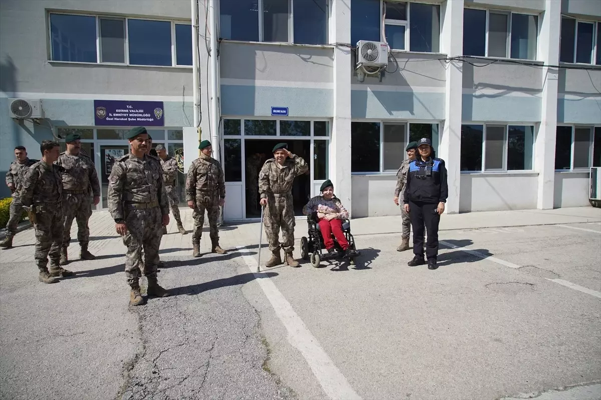 Skolyoz Hastası Barış’ın Polis Olma Hayali Gerçekleşti