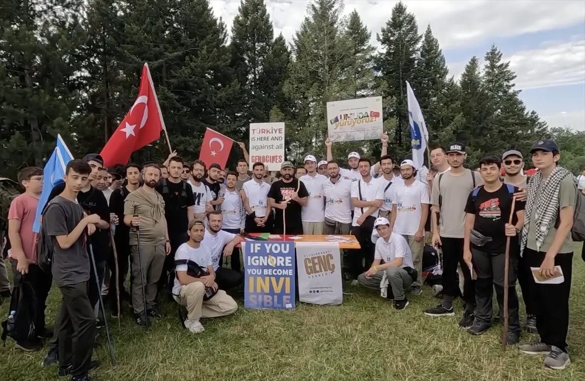 Srebrenitsa Soykırımında Barış Yürüyüşü