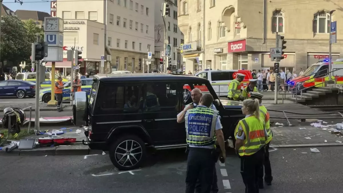 Stuttgart’ta Kalabalığa Araç Daldı