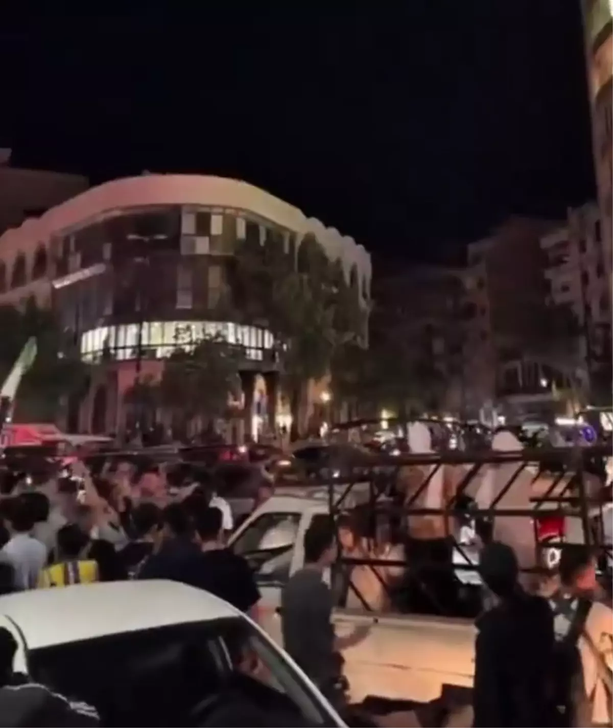 Suriye’de ABD’nin yaptırımları kaldırma kararı kutlandı