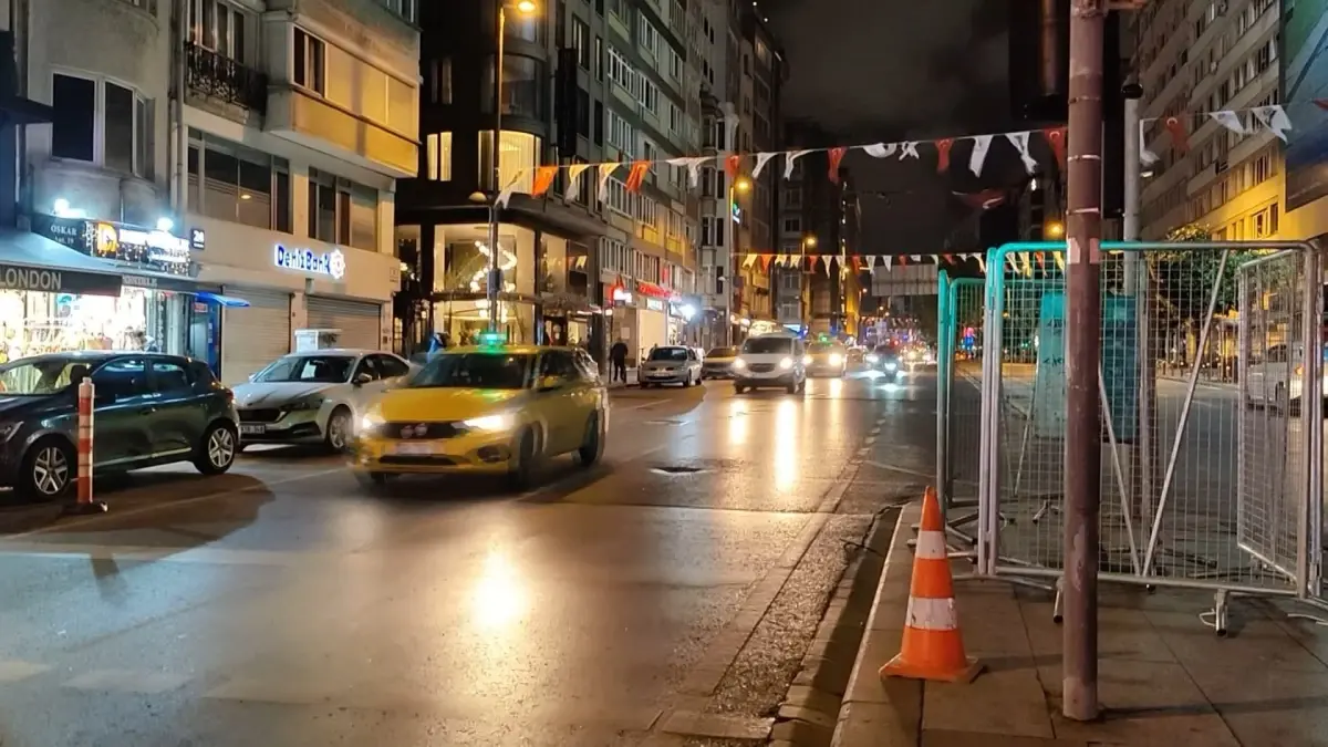 Taksim ve Mecidiyeköy yolları trafiğe açıldı