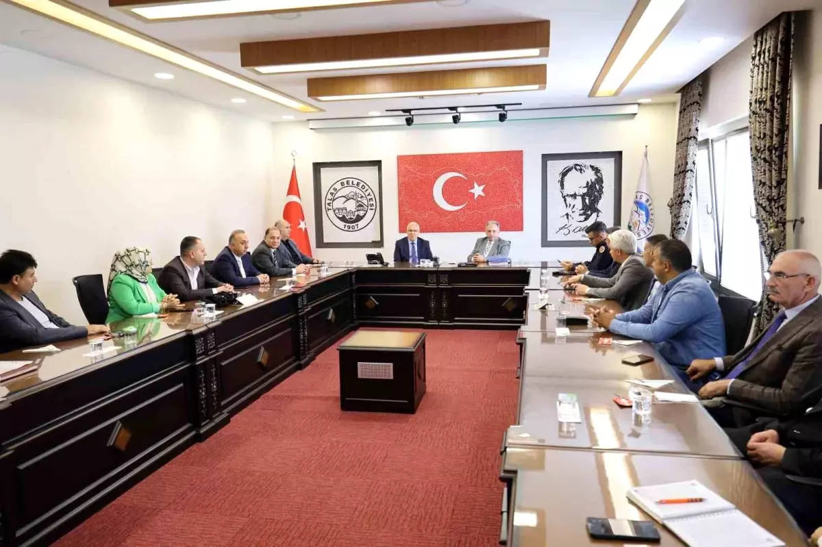 Talas’ta Mahalle Muhtarlarıyla Koordinasyon Toplantısı Düzenlendi