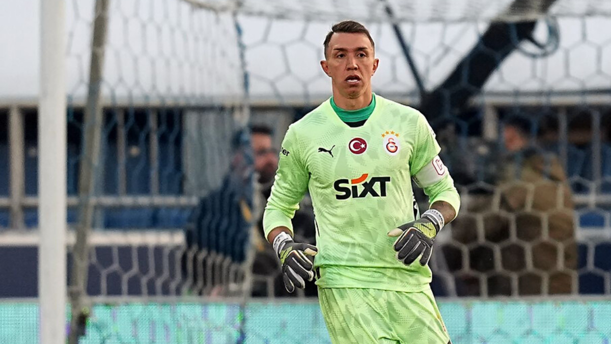 Tarihe geçti! Fernando Muslera, kupalara bir yenisini ekledi