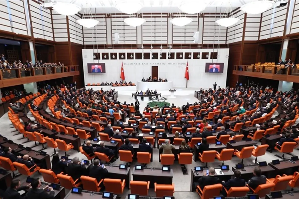 TBMM Genel Kurulu’nda kabul edildi! Devlet memurluğu için 35 yaş sınırı aranacak