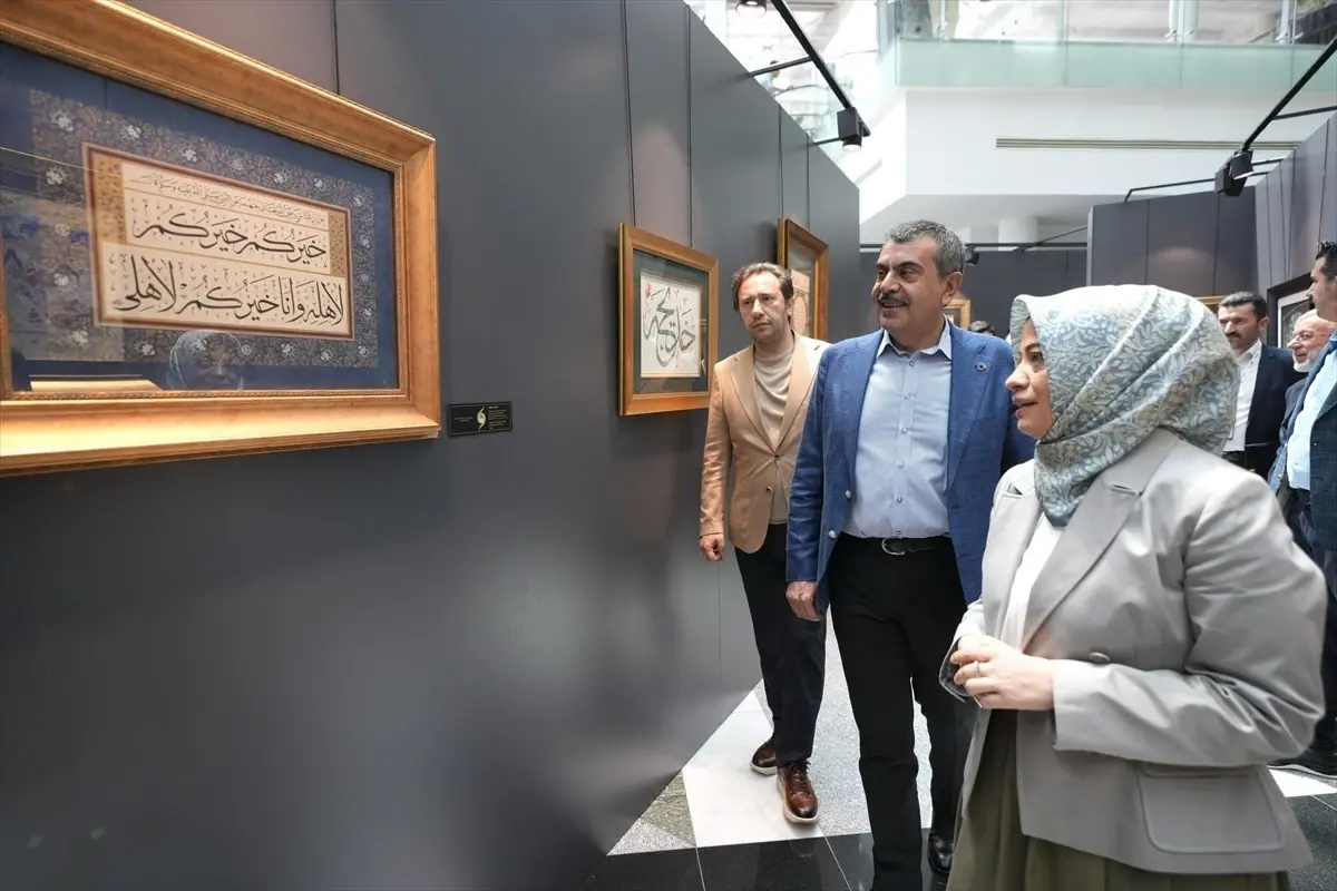 Tekin’den İslam Sanatları Fuarı’na Ziyaret