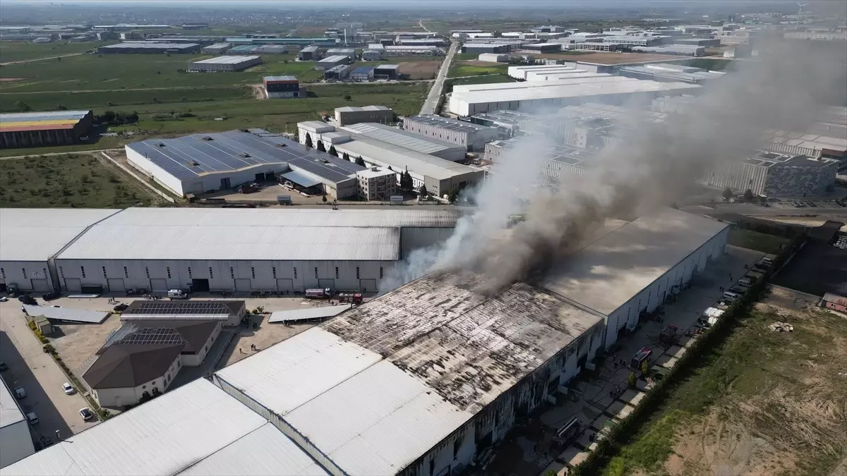 Tekirdağ’da Kauçuk Fabrikasında Yangın