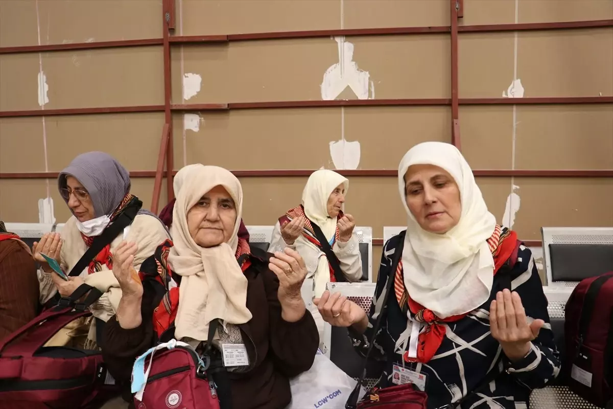 Trabzon’dan 160 Hacı Adayı Uğurlandı