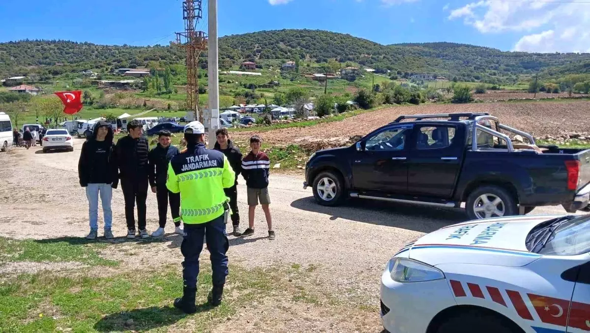 Trafik Haftası Etkinliği: Jandarma Bilgilendirdi
