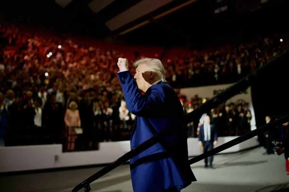 Trump’tan göçmenlere ücretsiz uçuş kararı