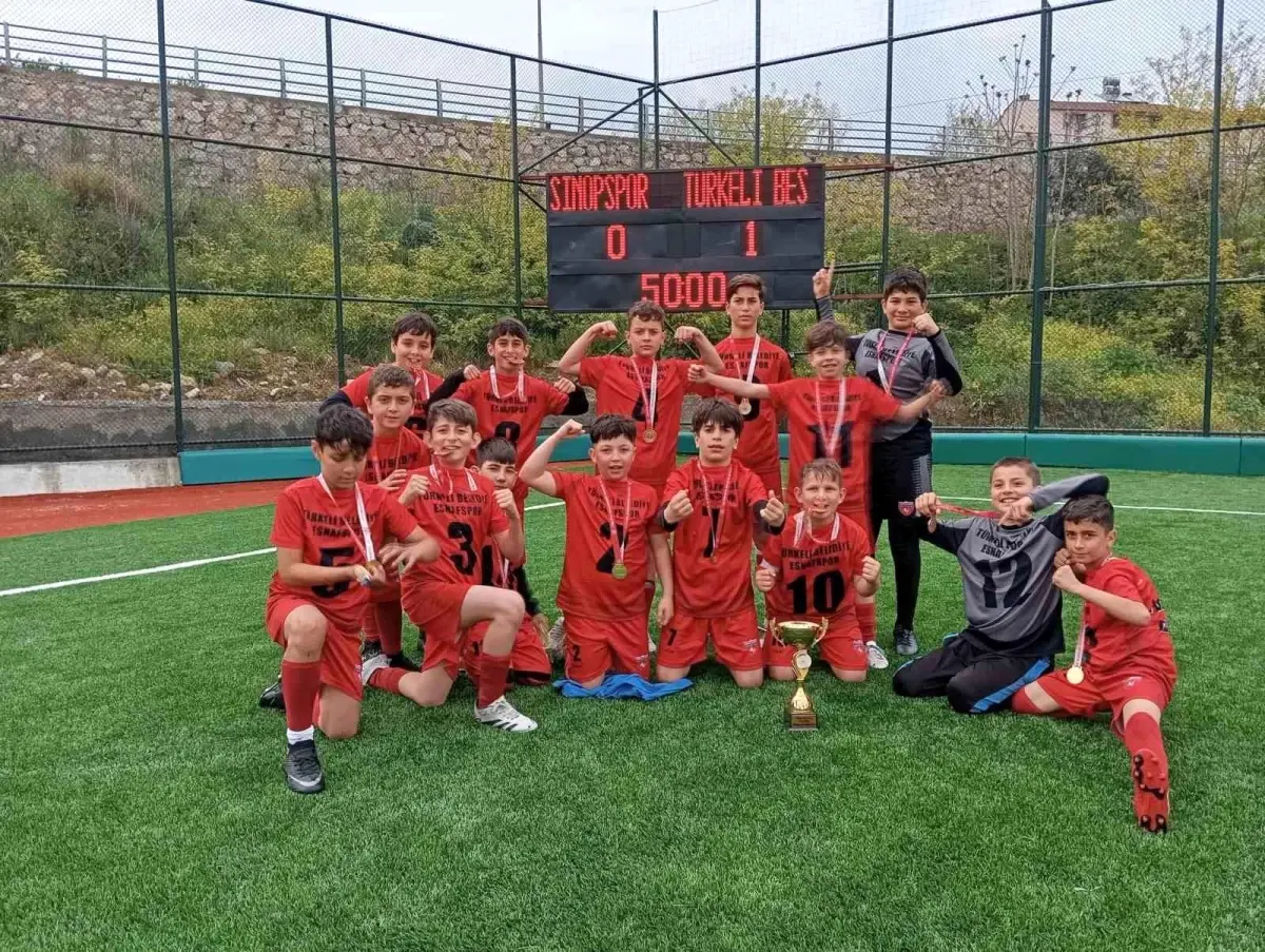 Türkeli Belediye Esnafspor U-12 Takımı Şampiyon Oldu