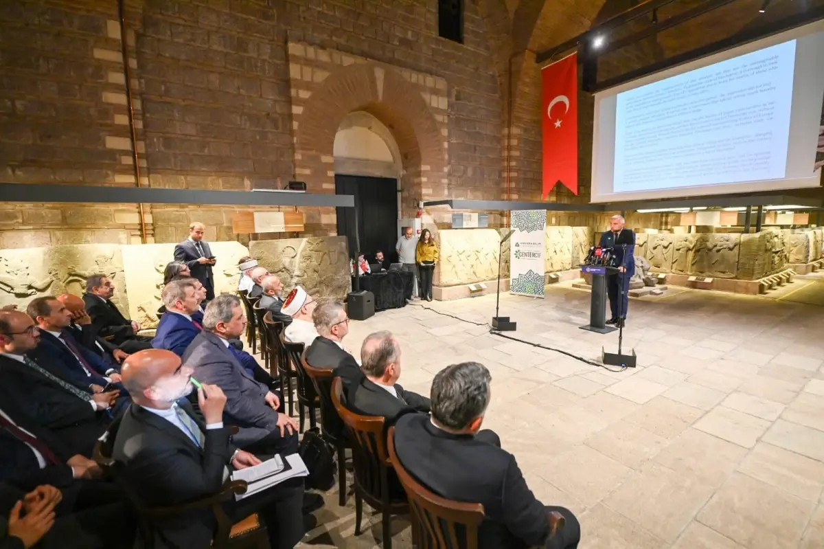 Türkiye’de İslamofobi ile Mücadele Merkezi Açıldı