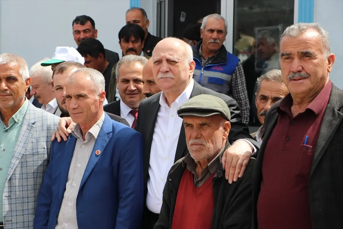 TZOB Genel Başkanı Bayraktar, Gaziantep ve Kahramanmaraş’ta zirai dondan etkilenen meyve bahçelerini inceledi