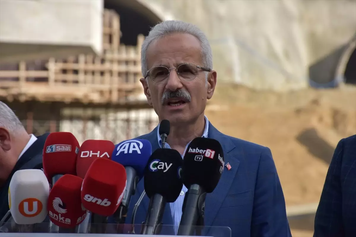 Ulaştırma ve Altyapı Bakanı Uraloğlu, Trabzon’da partisinin il danışma toplantısında konuştu Açıklaması
