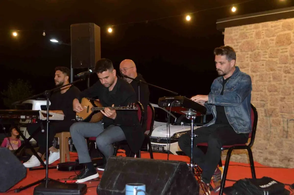 Ulubeyler Pehlivan Güreşleri Öncesi Türk Halk Müziği Konseri Yoğun İlgi Gördü