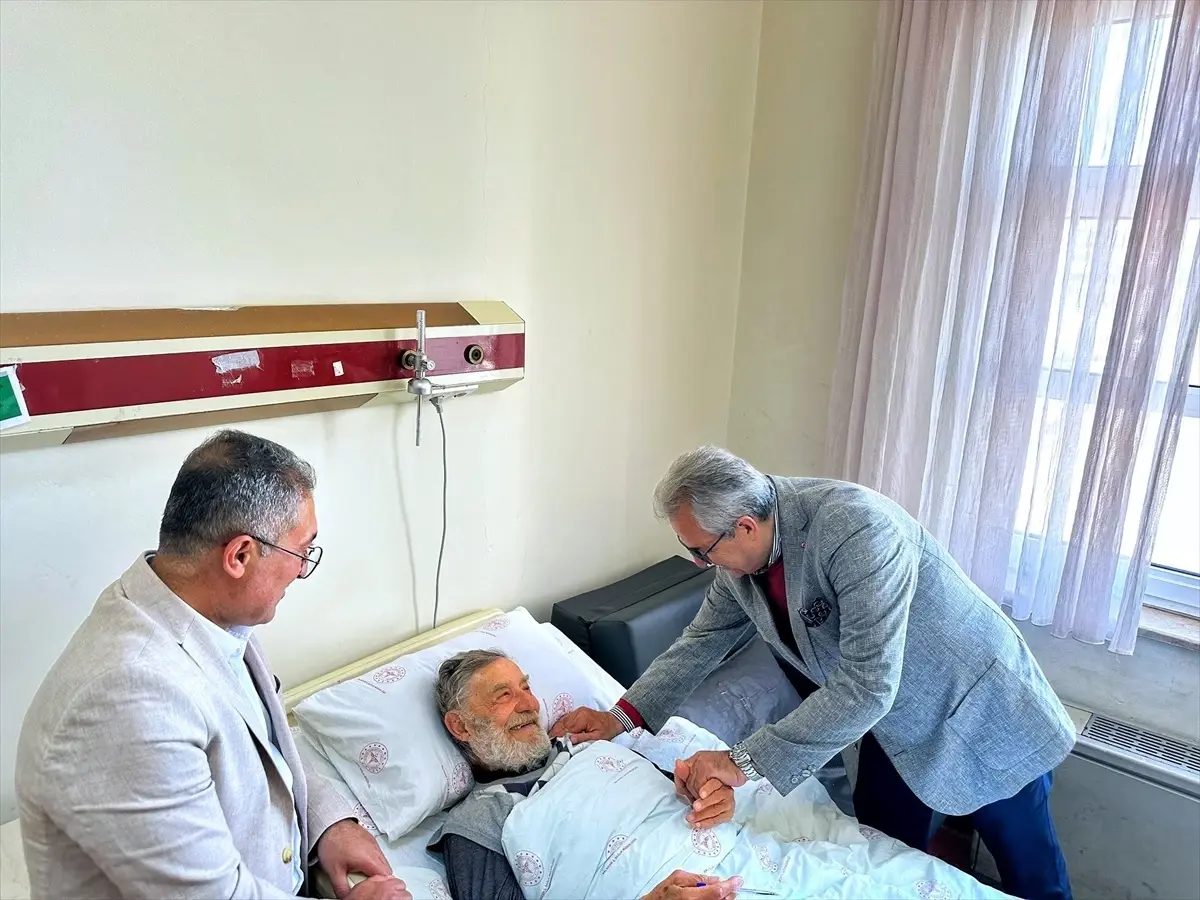Usta Oyuncu Ahmet Mekin Kalça Kemiğini Kırdı