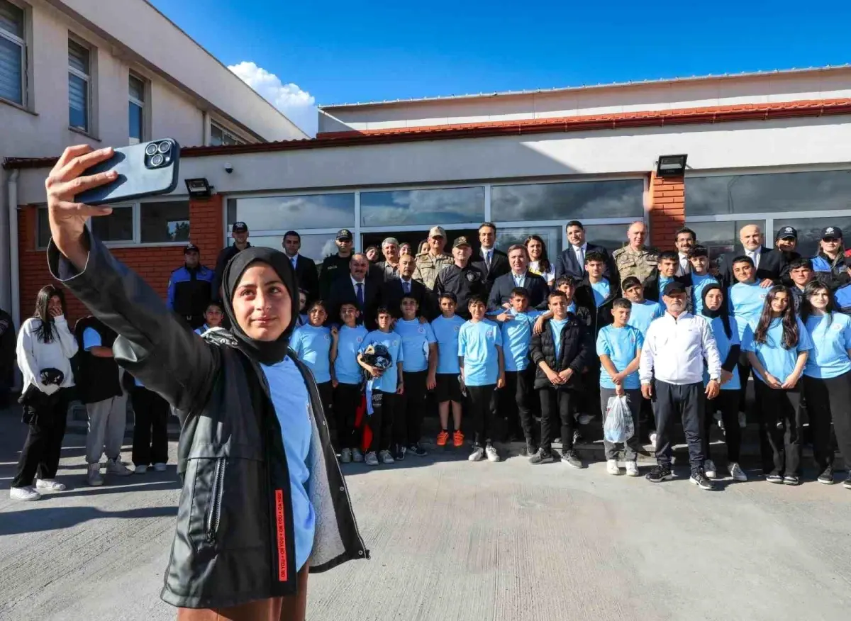 Vali Aydoğdu Spor Kulüplerini Ziyaret Etti