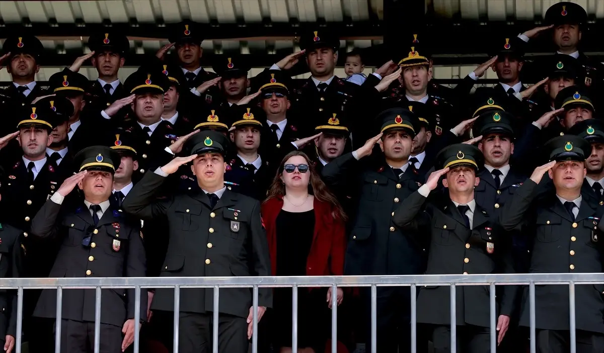 Van ve çevre illerde 19 Mayıs Atatürk’ü Anma, Gençlik ve Spor Bayramı kutlandı