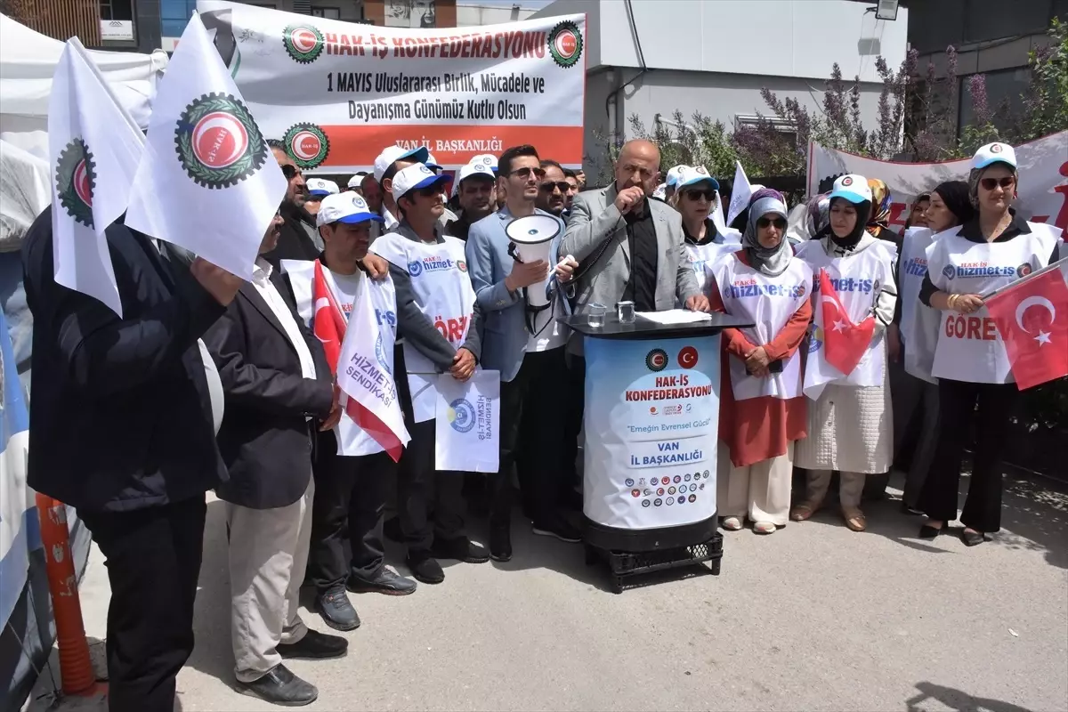 Van’da İşçiler Eylemlerine Devam Ediyor
