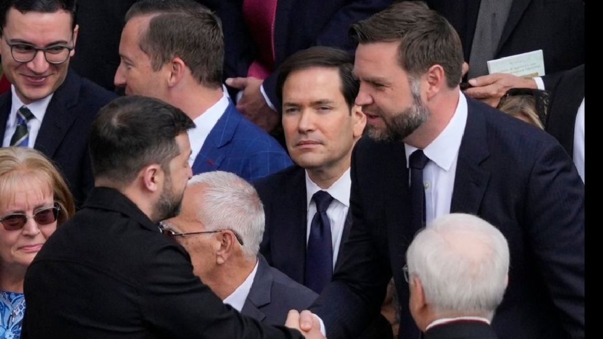 Vladimir Zelensky, JD Vance ile el sıkıştı