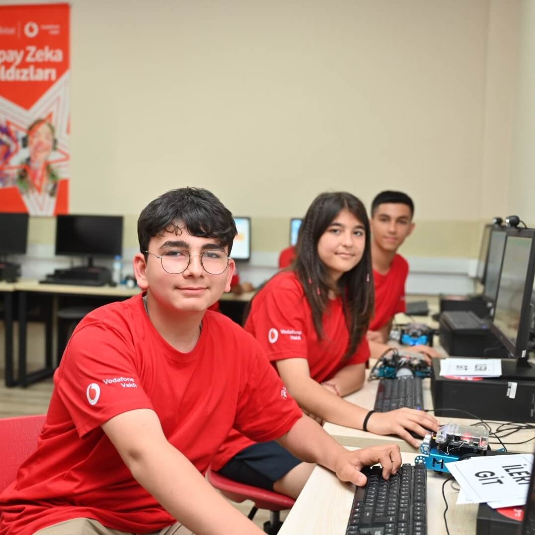 Vodafone Vakfı’nın “Yapay Zekâ Yıldızları” projesinde yeni hedef 55 bin öğrenciye ulaşmak