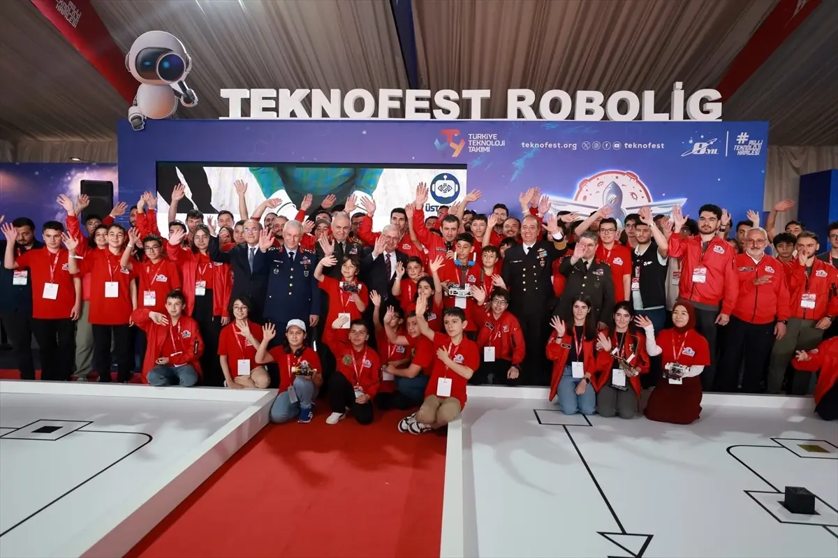 Yaşar Güler TEKNOFEST’te Gençlerle Bir Araya Geldi
