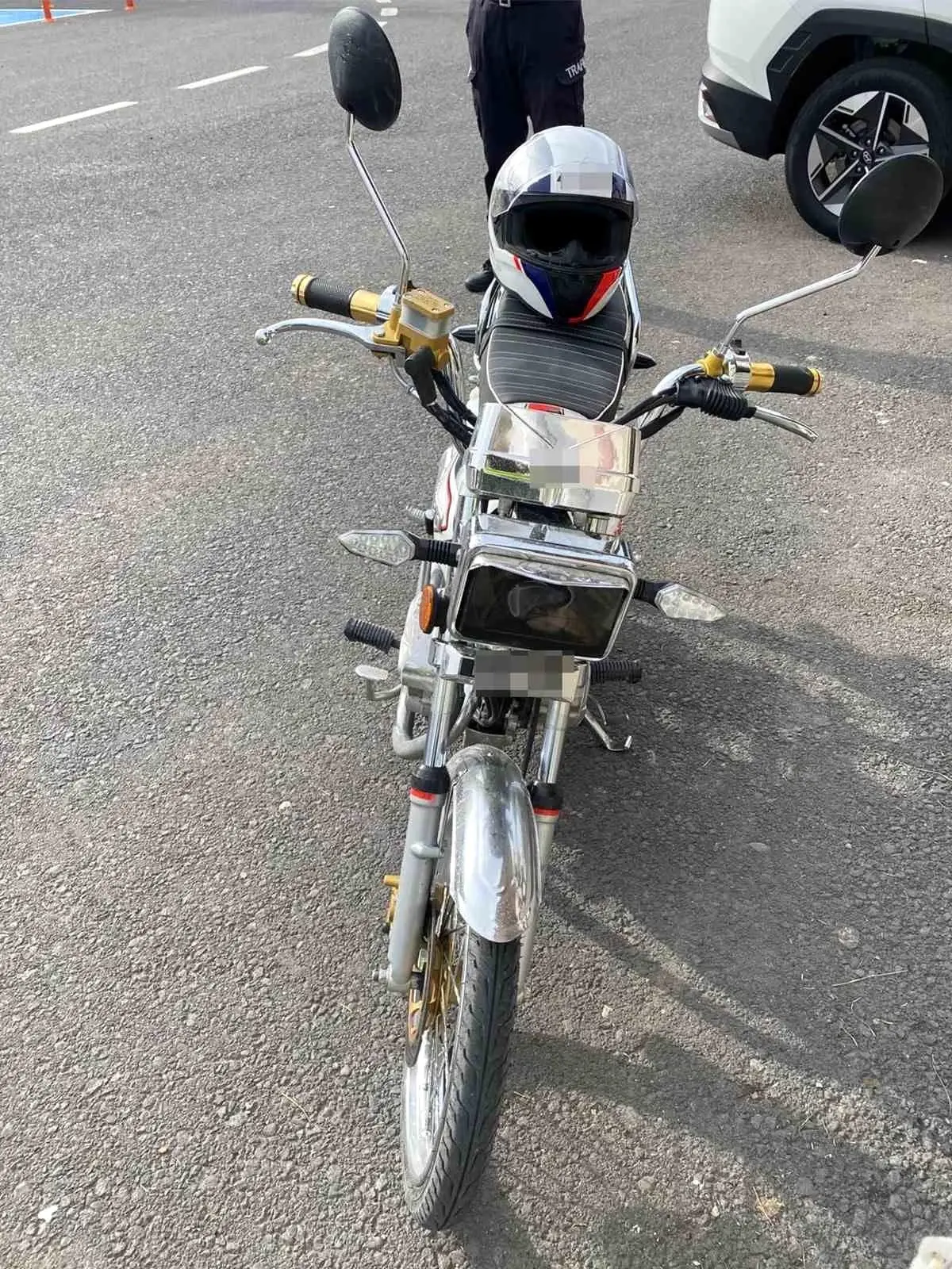 Yatarak Motosiklet Sürenin Ehliyeti İptal Edildi