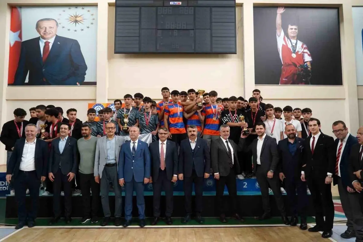 Yıldırım Belediyesi Okul Sporları İlçe Şenlikleri Ödül Töreni Gerçekleşti