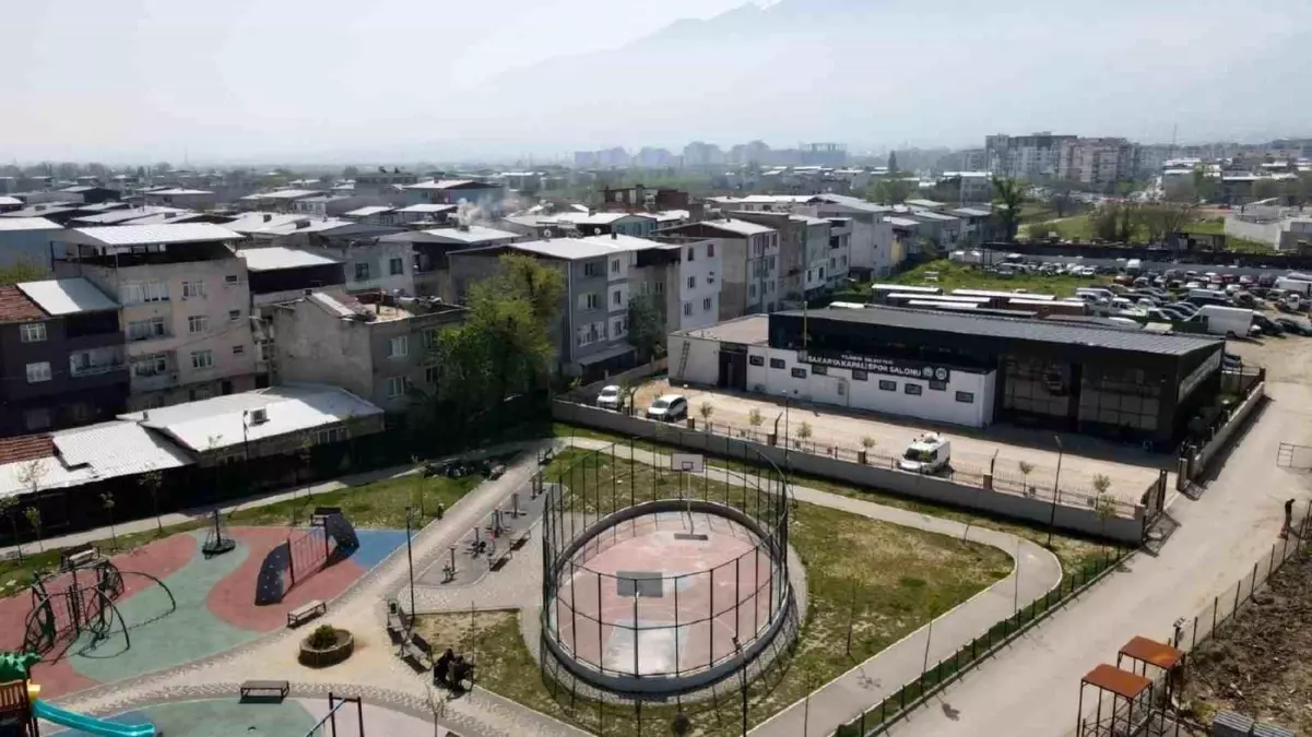 Yıldırım Belediyesi, Sakarya Mahallesi’nde Yeni Spor Salonunu Hizmete Açtı