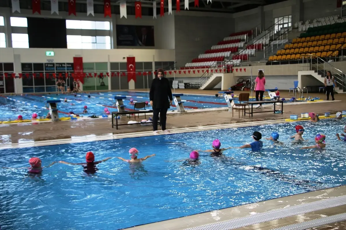 Yüzme Bilmeyen Kalmasın Projesi Kütahya’da Başarıyla Devam Ediyor